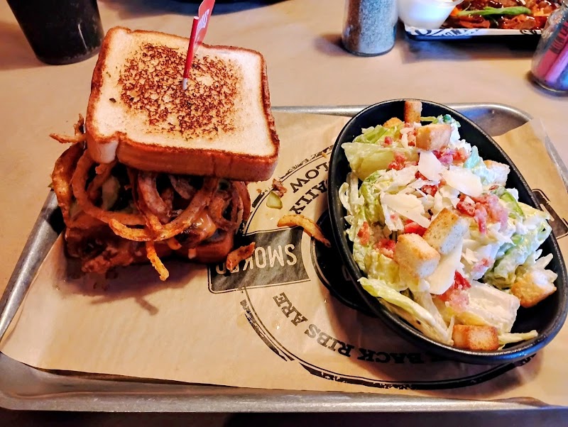 Montana’s BBQ & Bar photo 10
