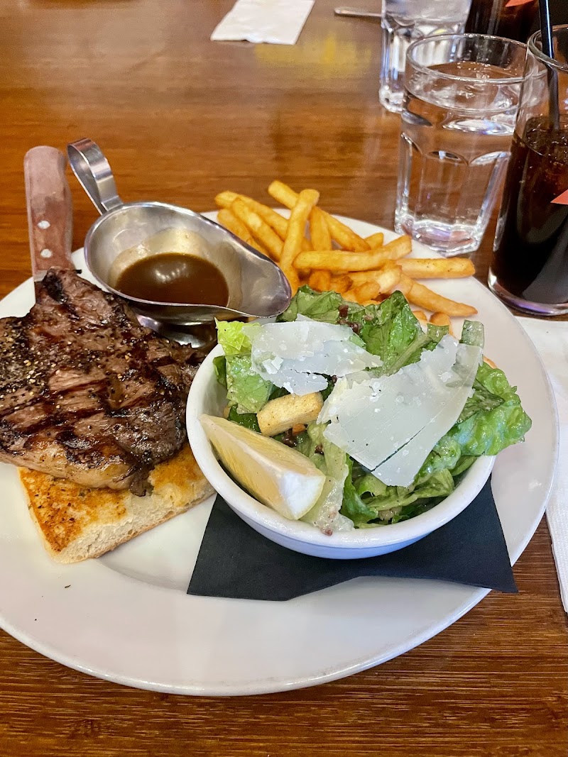 Zervos Tavern & BBQ photo 7
