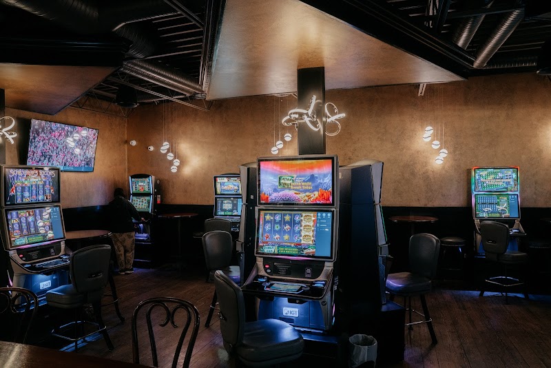 Zervos Tavern & BBQ photo 8