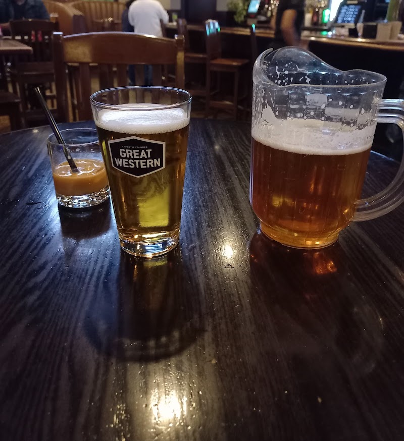 Clark's Crossing Neighbourhood Pub photo 8